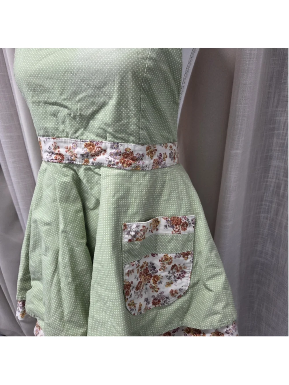 Vintage-Inspired Sweetheart Apron Floral Reversible Cottagecore Coquette